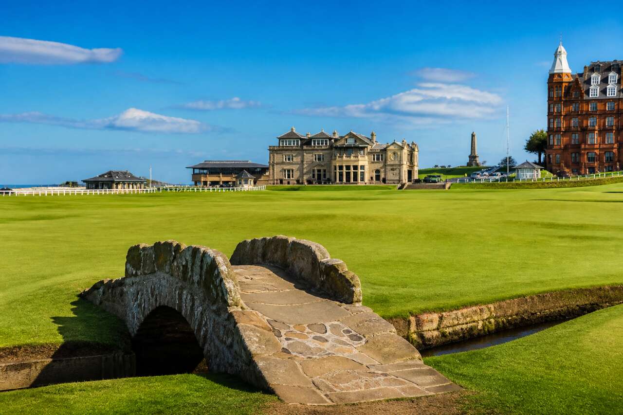 Old Course à St Andrews : voyage au berceau sacré du golf pour tous niveaux